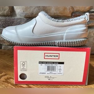 HUNTER Frosted Gray Sherpa-Lined Rain Shoe
~Kids size Big Kid 3